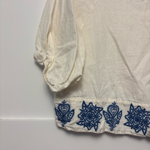 House Of Harlow Ivory and Blue Linen Blend Embroidered Floral Cropped Top - L - Picture 2 of 7